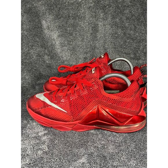 Nike LeBron 12 Shoe boy Size 7Y/ women’s 8.5 Red Sneaker Basketball University - Picture 2 of 9